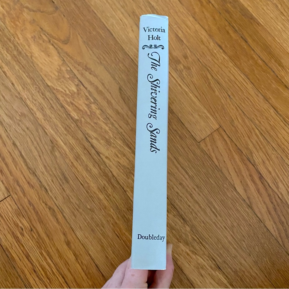 Vintage 60s Book The Shivering Sands by Victoria Holt 1969 Gray Hard Cover